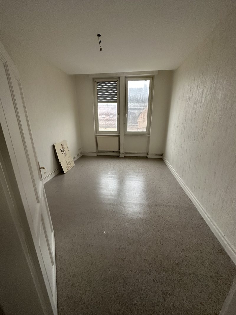 Chambre, porte-fenêtre