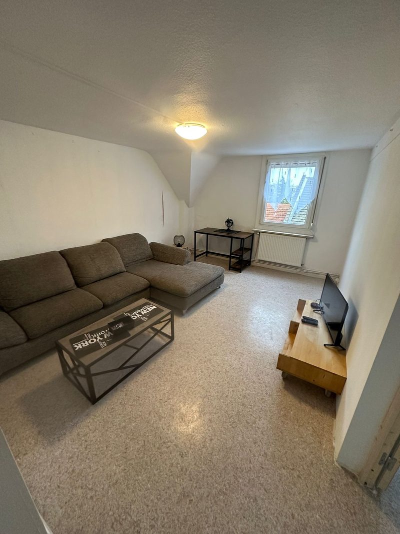 T3 de 75 m² sous les toits, salle de bain avec baignoire
