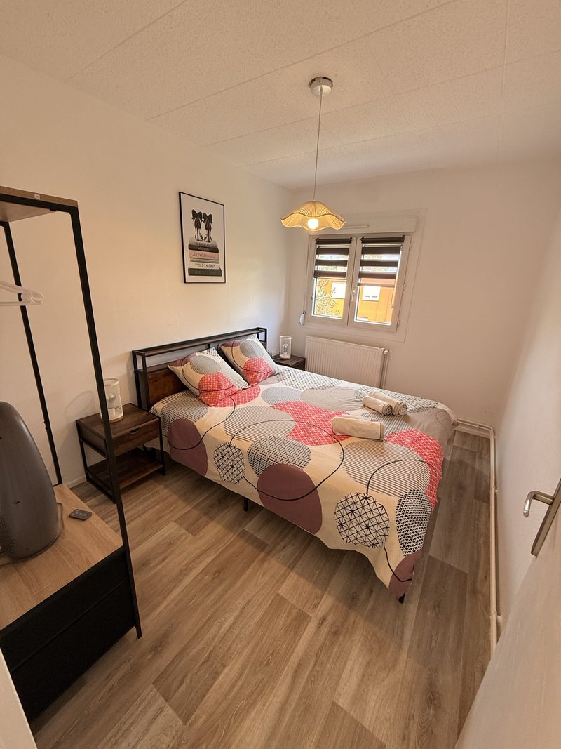 T4 de 80 m², quatre pièces claires et remises à neuf