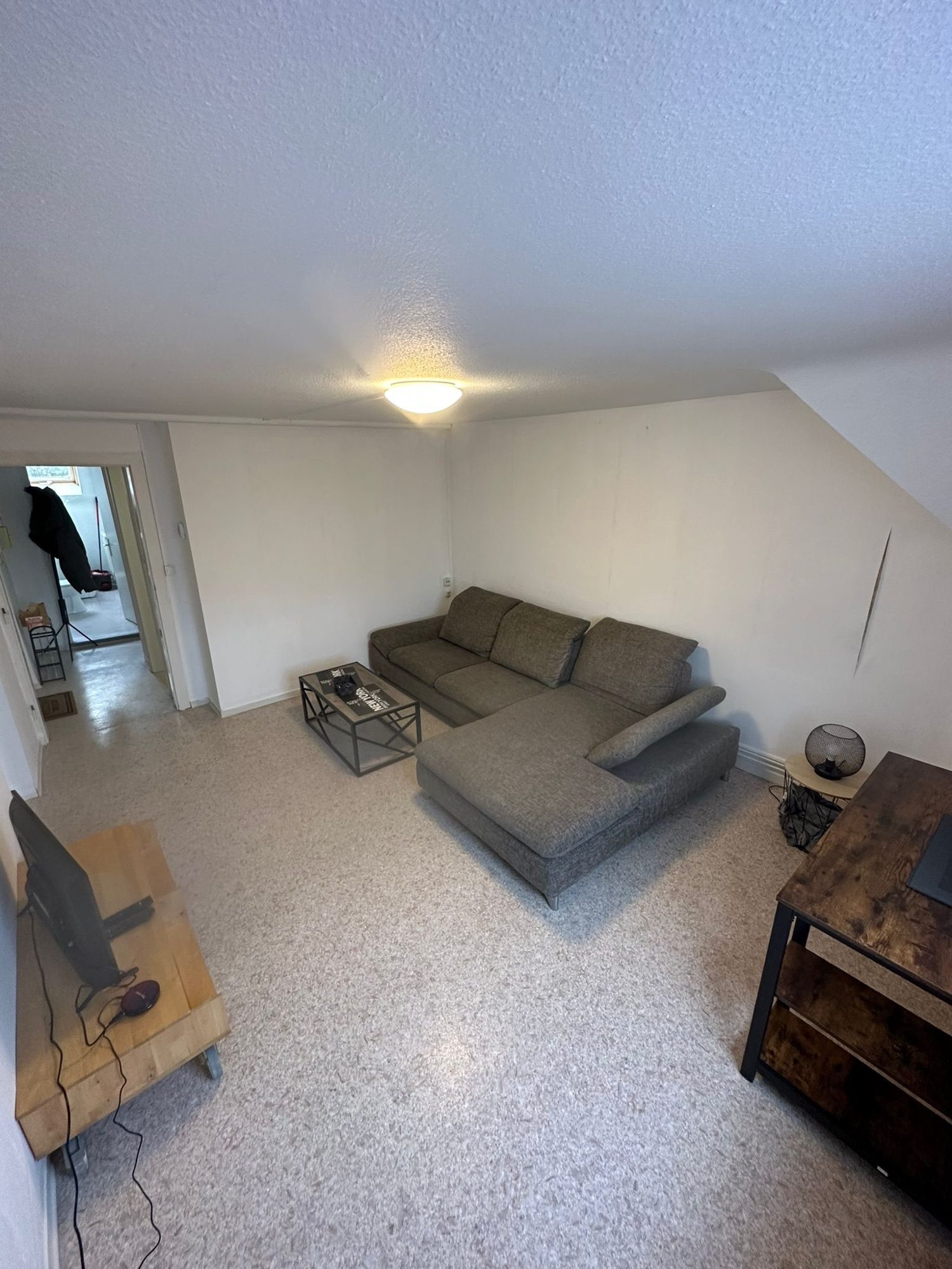 T3 de 75 m² sous les toits, salle de bain avec baignoire