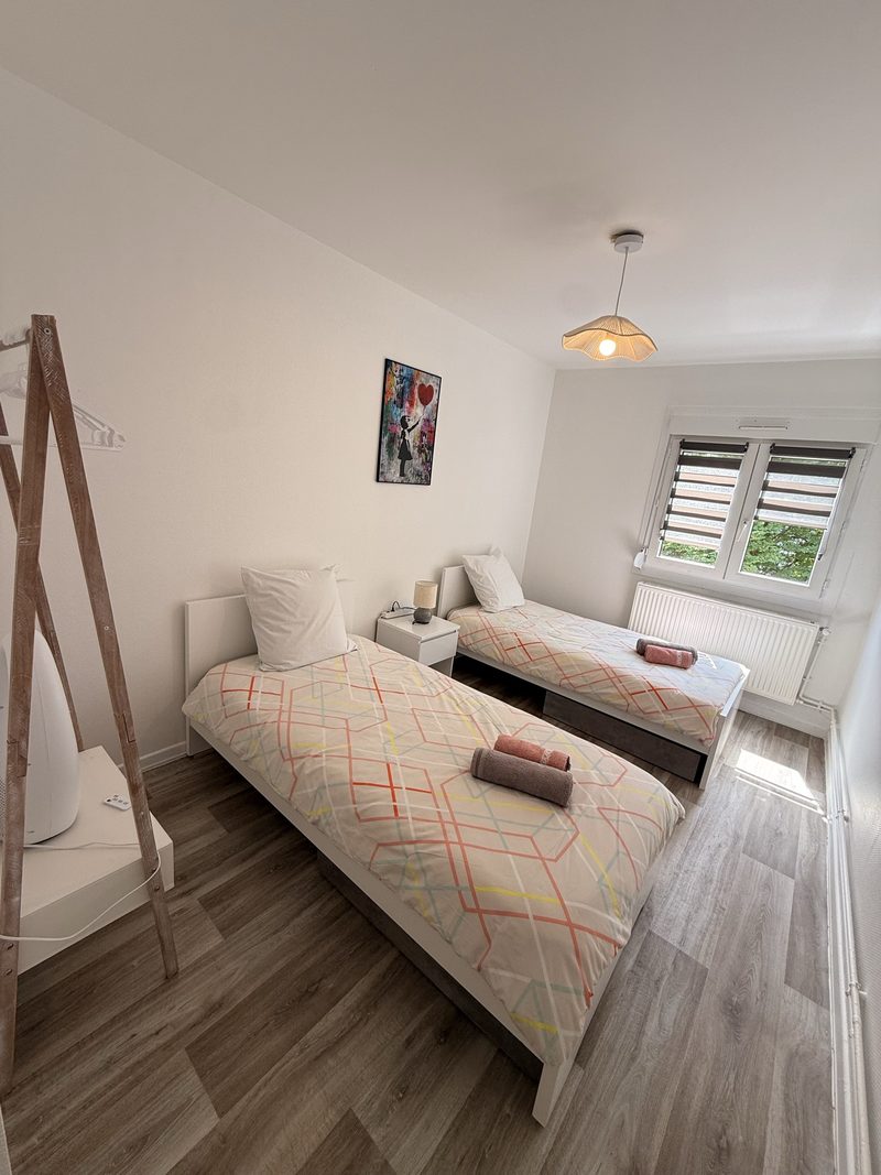 T4 de 80 m², quatre pièces claires et remises à neuf