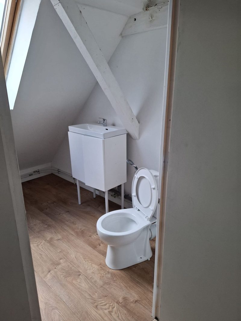 Toilettes et lavabo