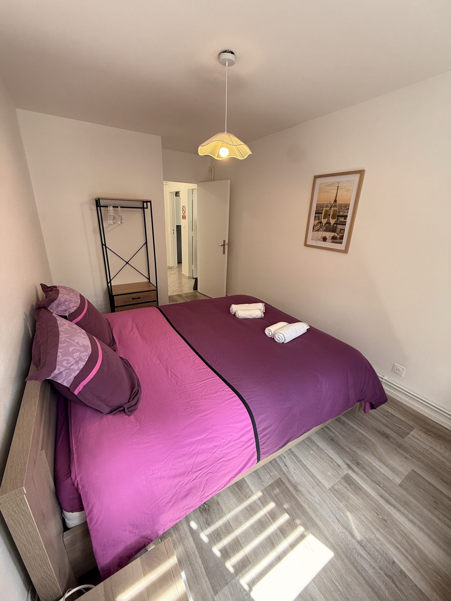 T4 de 80 m², quatre pièces claires et remises à neuf