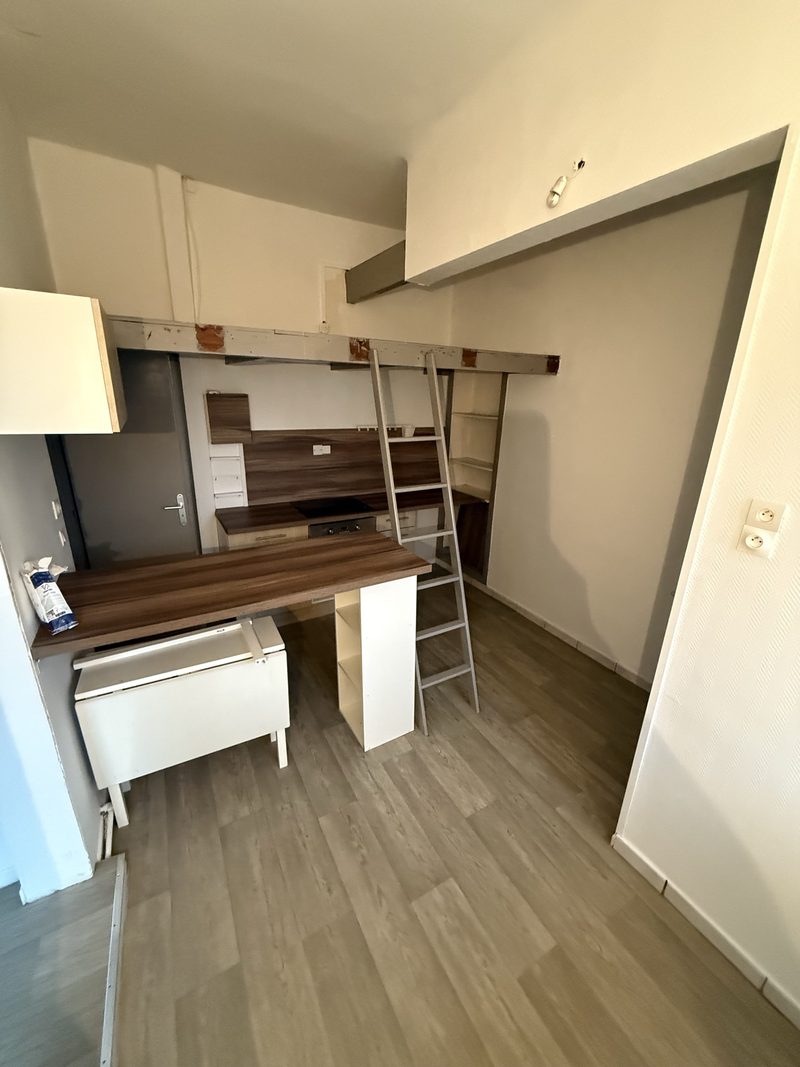 T2 de 42 m² avec mezzanine et cuisine installée