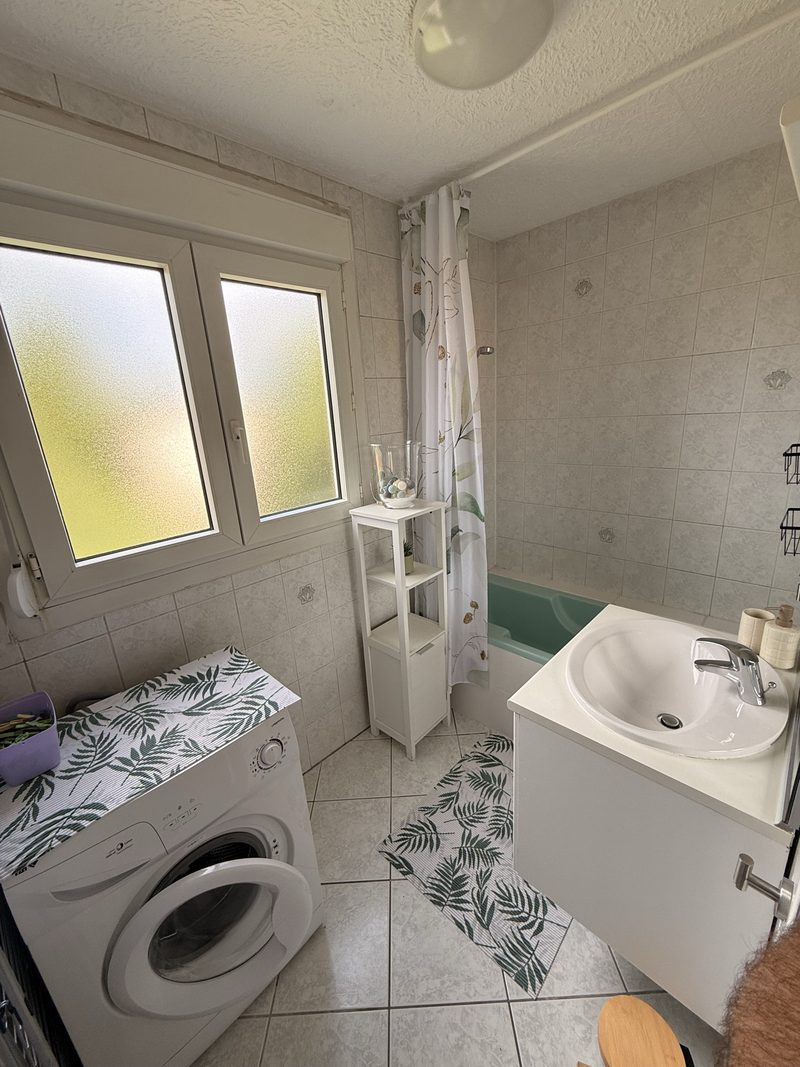 T4 de 80 m², quatre pièces claires et remises à neuf